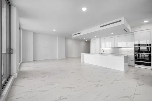 Nautilus 220 Unit 2202 photo 10