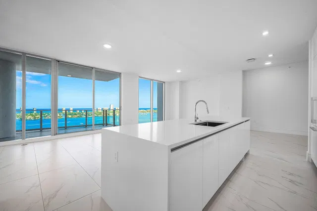 Nautilus 220 Unit 2202 photo 11