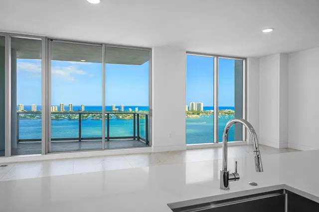 Nautilus 220 Unit 2202 photo 12