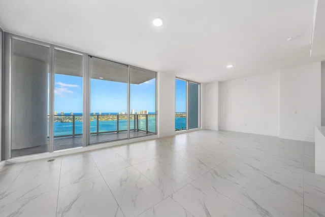 Nautilus 220 Unit 2202 photo 14
