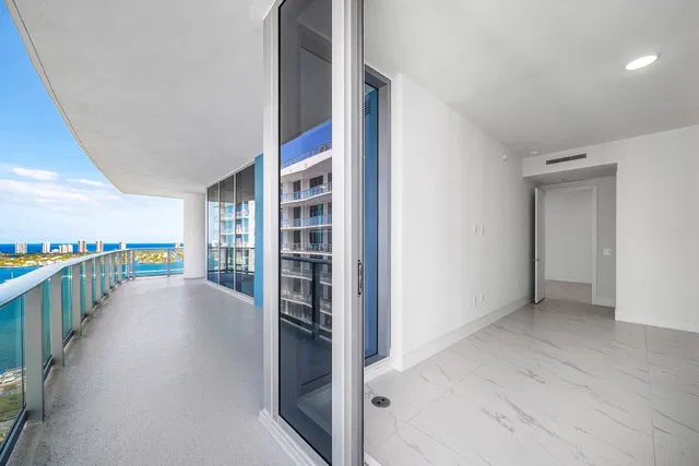 Nautilus 220 Unit 2202 photo 15