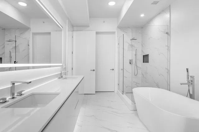 Nautilus 220 Unit 2202 photo 18