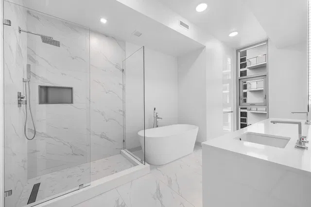 Nautilus 220 Unit 2202 photo 19