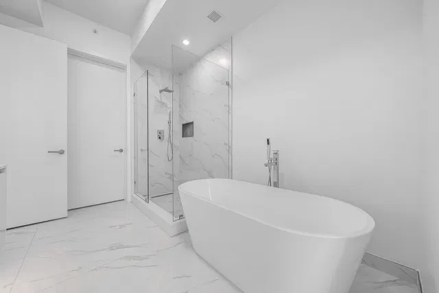 Nautilus 220 Unit 2202 photo 21