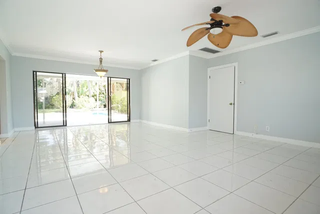 Palm Beach Shores Residence photo 4