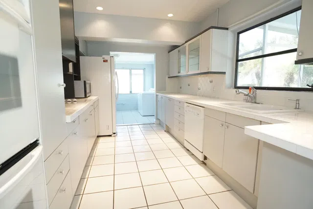 Palm Beach Shores Residence photo 7