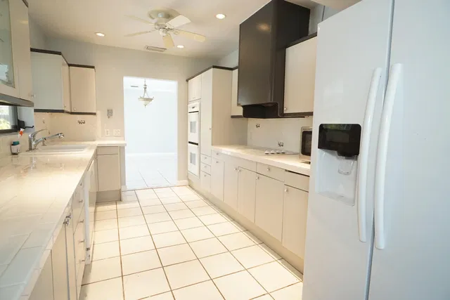 Palm Beach Shores Residence photo 8