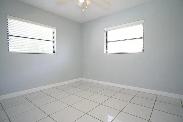 Palm Beach Shores Residence photo 9