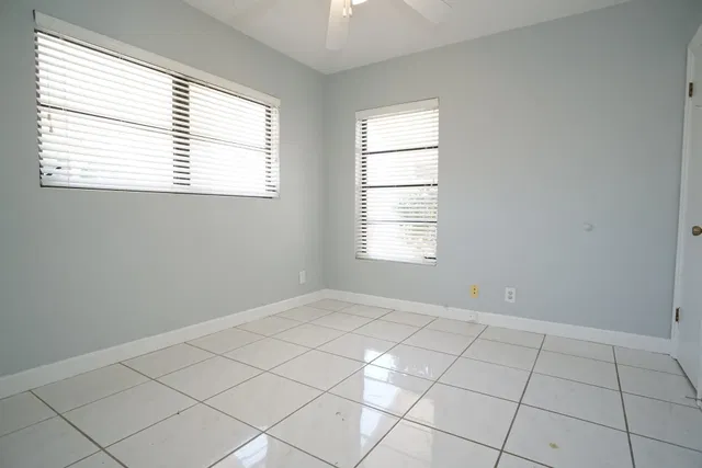 Palm Beach Shores Residence photo 11