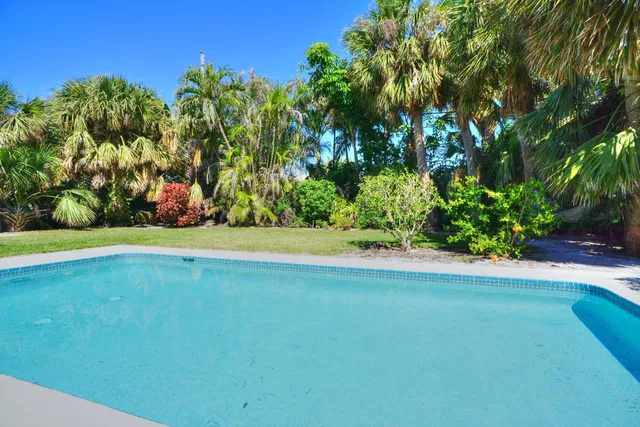 Palm Beach Shores Residence photo 15