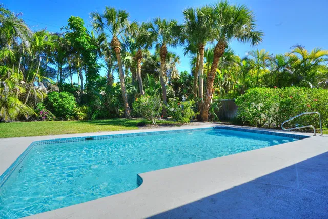 Palm Beach Shores Residence photo 16