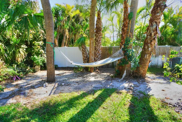 Palm Beach Shores Residence photo 17