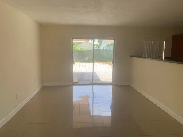 Residence photo 3