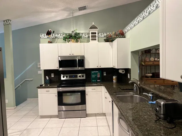 Unit 204 photo 3
