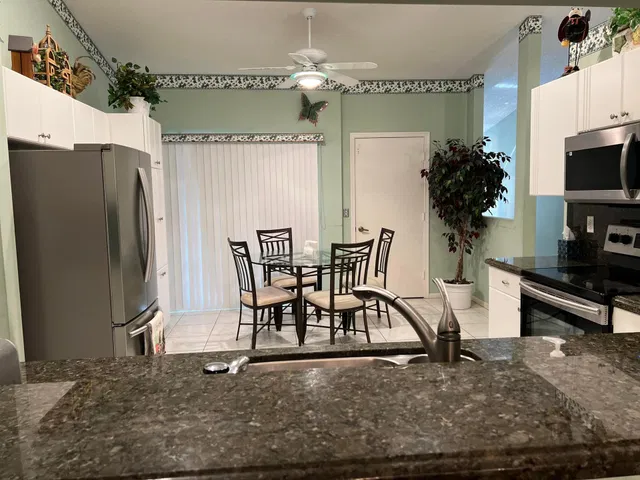 Unit 204 photo 4