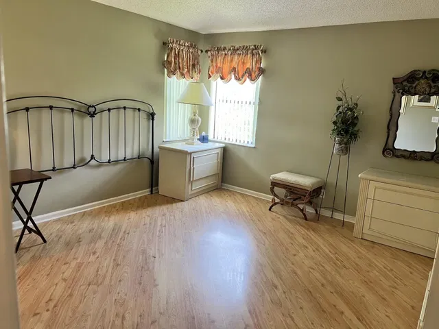 Unit 204 photo 11