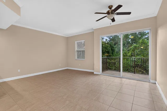 Unit 3-908 photo 12