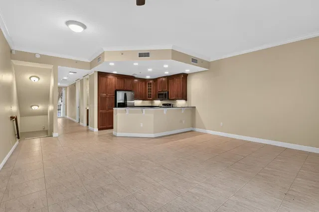 Unit 3-908 photo 14