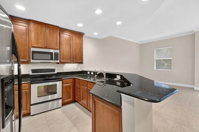 Unit 3-908 photo 20