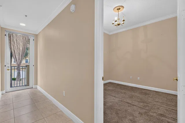 Unit 3-908 photo 25