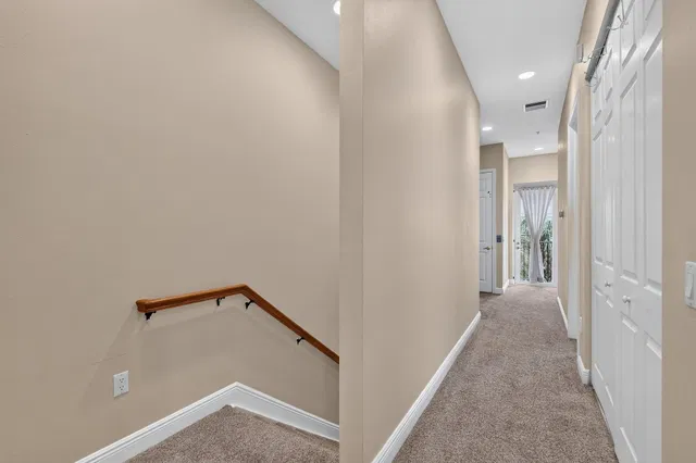Unit 3-908 photo 32