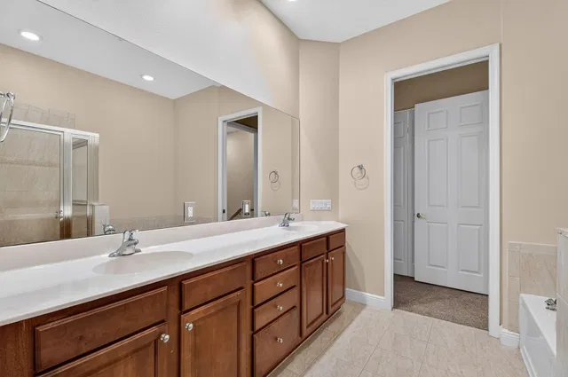 Unit 3-908 photo 33