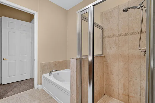 Unit 3-908 photo 34