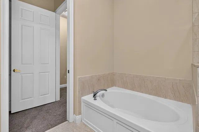 Unit 3-908 photo 35