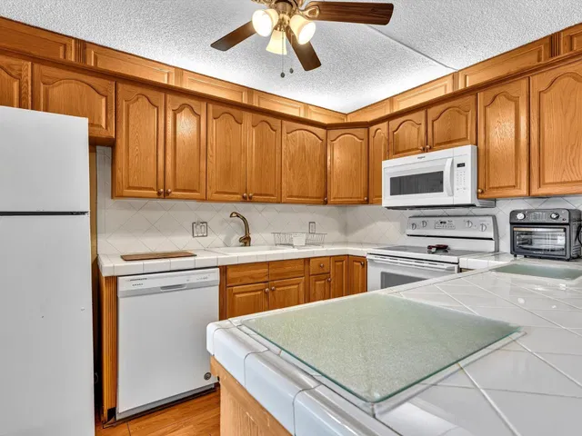 Unit 45B photo 8