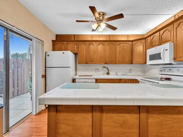 Unit 45B photo 9