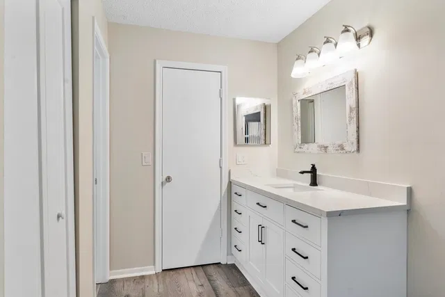 Unit 103 photo 12