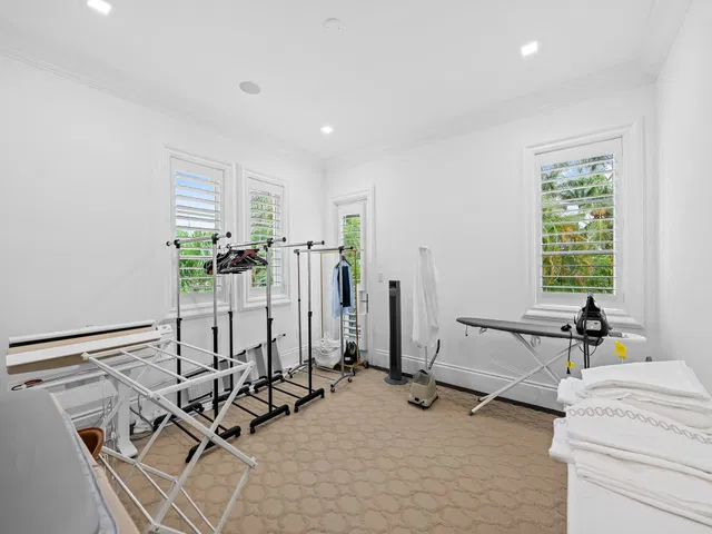 Residence photo 64