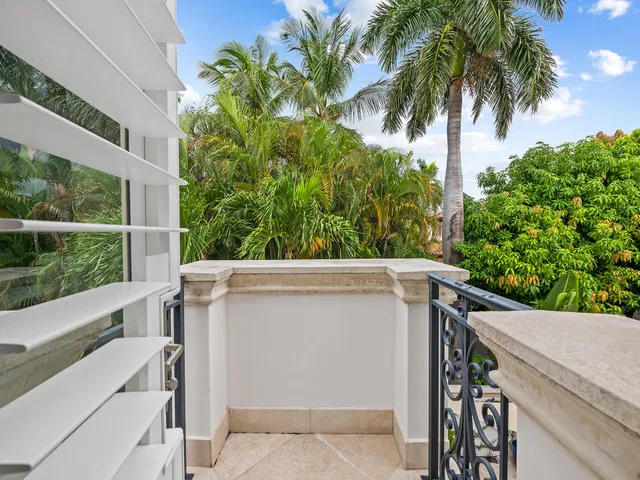 Residence photo 65