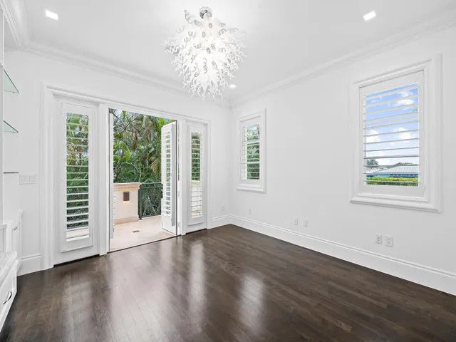 Residence photo 76