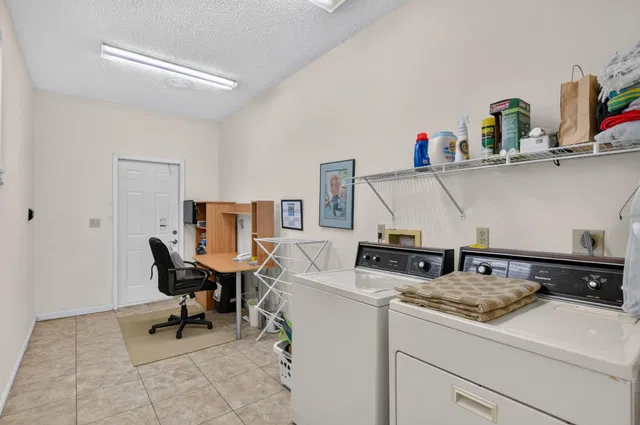 Residence photo 32