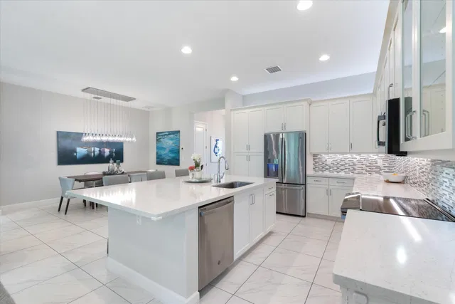 Residence photo 3