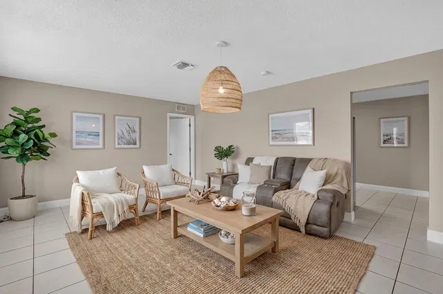 Residence photo 12