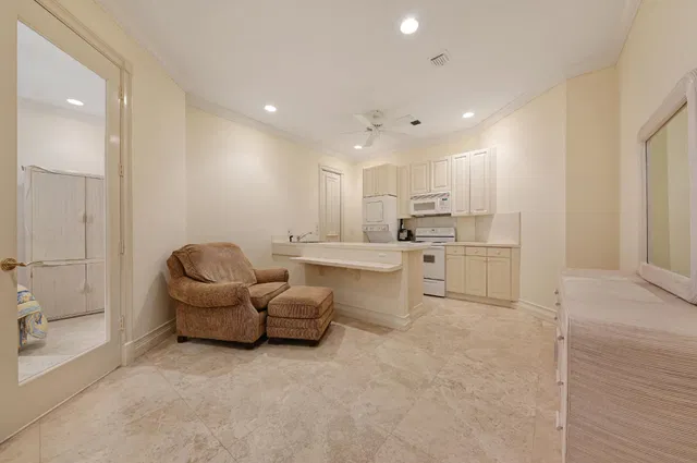 Residence photo 30
