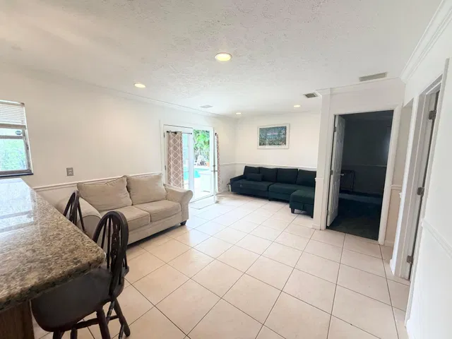 Residence photo 3