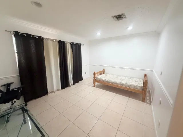 Residence photo 19