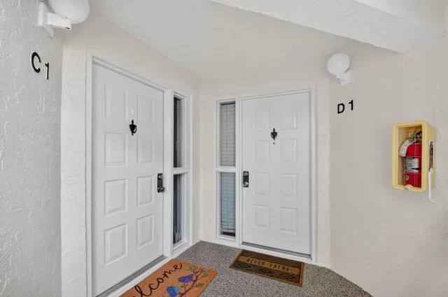 Unit C1 photo 3