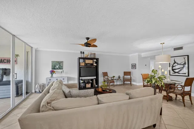 Unit C1 photo 77