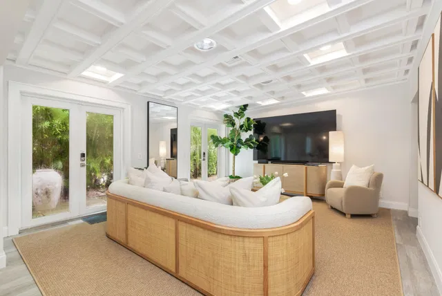 SoSo West Palm Beach Residence photo 9