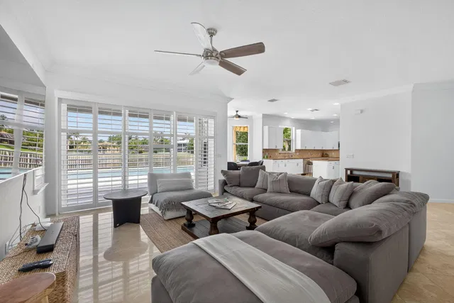 Residence photo 12