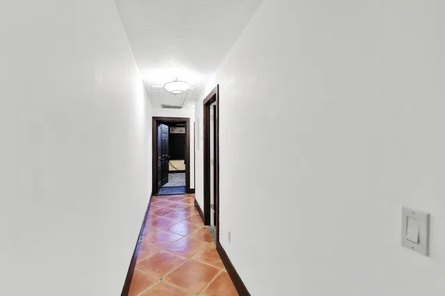 Residence photo 32