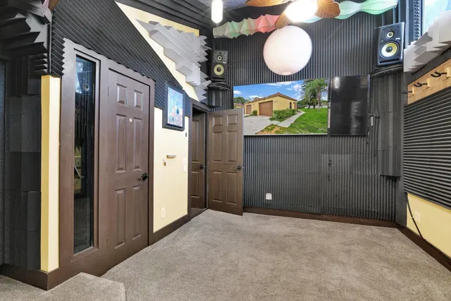 Residence photo 43