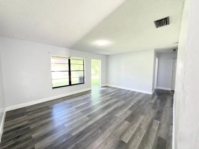 Residence photo 2