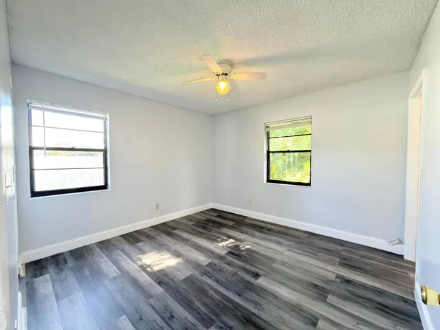 Residence photo 12