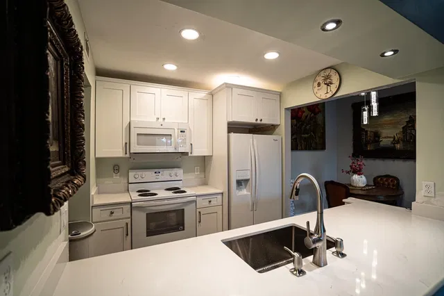 Unit H3 photo 2
