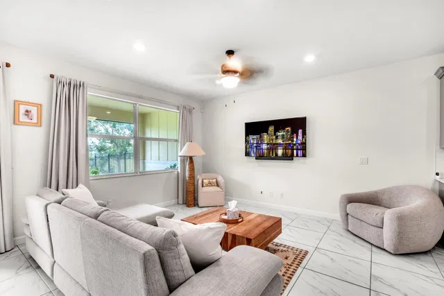 Residence photo 6